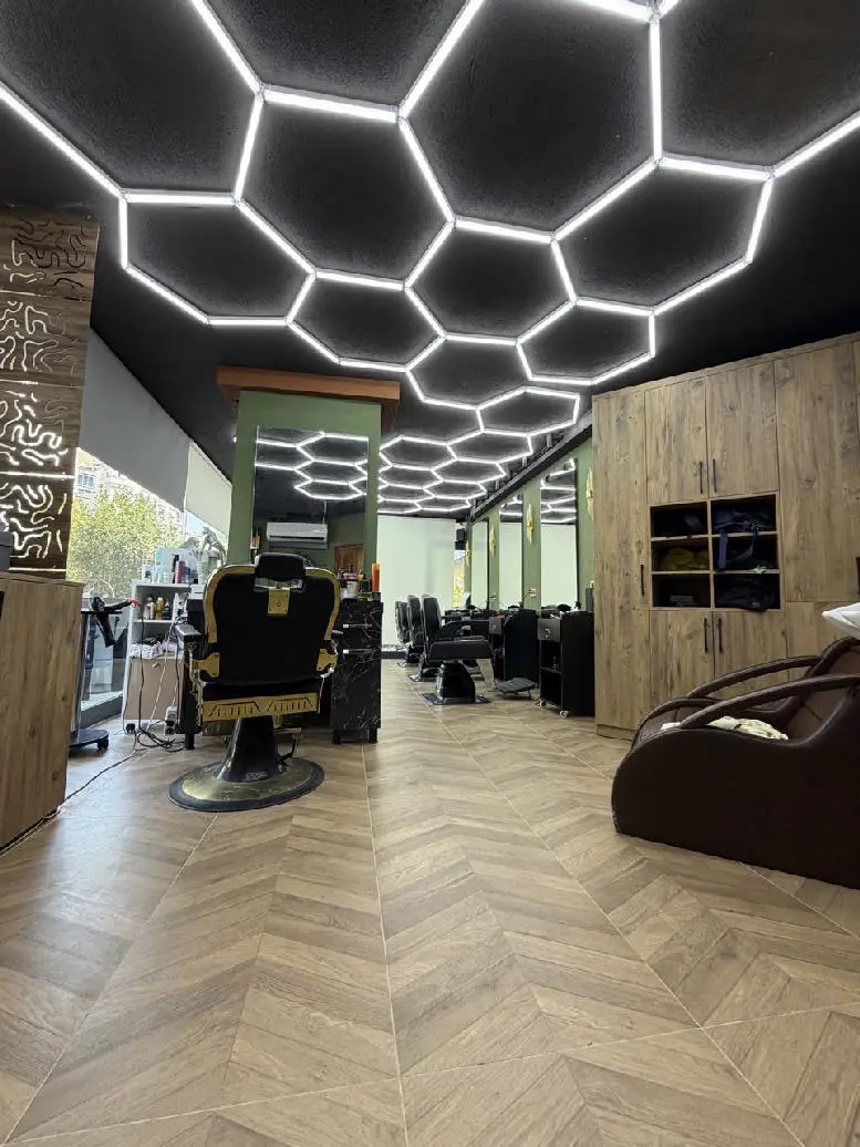 VELARO BARBER